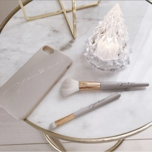 チークブラシってどんなシーンで使うべき？おすすめアイテムをチェック