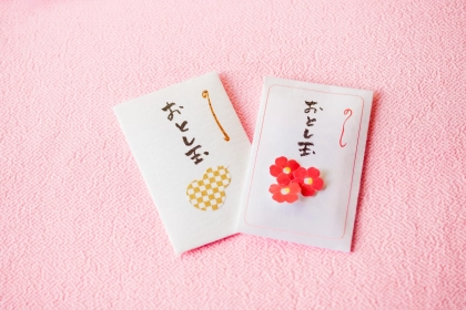 「お年玉の相場はいくら?」甥・姪にあげる金額の目安を年齢別に紹介!