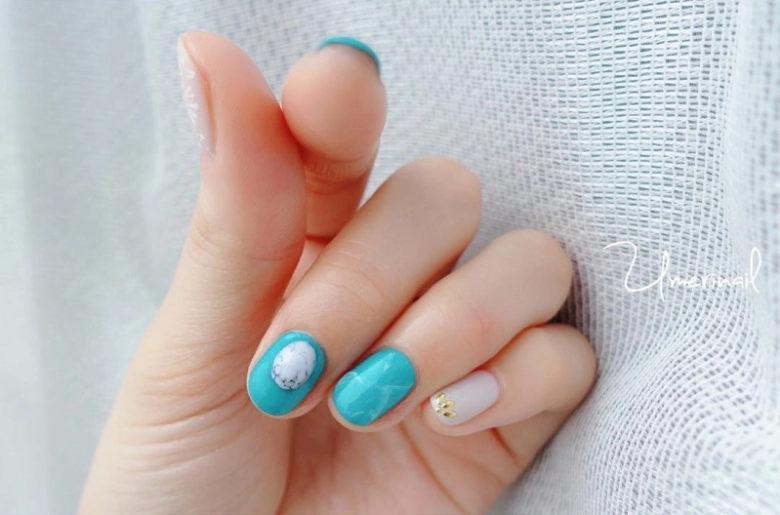 ネイルは年中使える水色を楽しもう!工夫次第でアレンジ無限