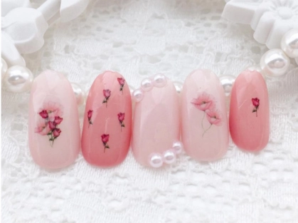 ネイルはバラ柄デザインがおすすめ！やり方やデザイン実例も
