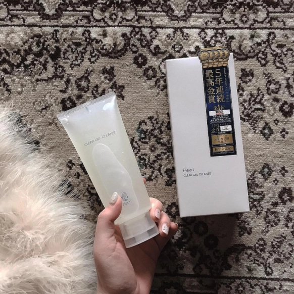 毛穴クレンジングで毛穴レス美人に!口コミで人気のおすすめアイテムを紹介