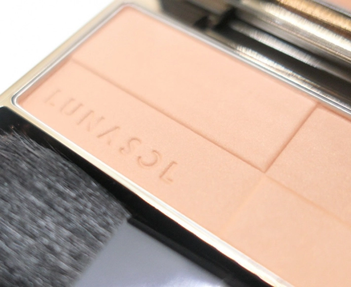 ルナソルのチークで上質な女性を演出☆人気アイテム紹介も