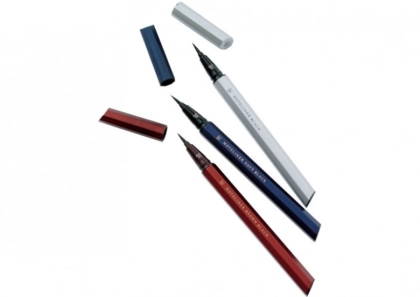 巷で噂の「モテライナー」とは?色比較と気になる口コミを紹介!