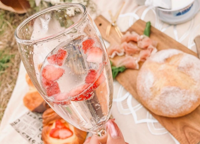 今時のピクニックは飲み物もおしゃれに☆手軽にできる手作りもご紹介