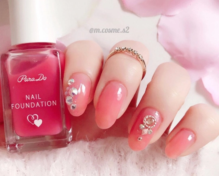 パラドゥのネイルファンデーションで誰もが見惚れるネイルを演出♡