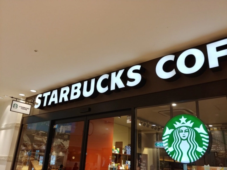 スタバのストロー廃止はいつから？過去には洗えるストロー販売も