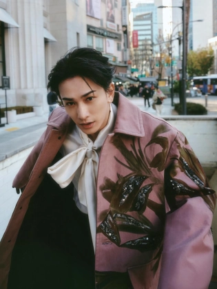 町田啓太さん「かっこよさがレベチ」6年ぶりの写真集発売の報告に塩野瑛久さん「めちゃくちゃかっこいいです!」コメント寄せる