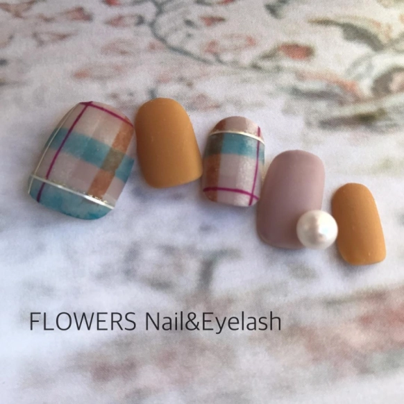 タータンチェックネイル5つのデザイン集！冬コーデとも相性抜群