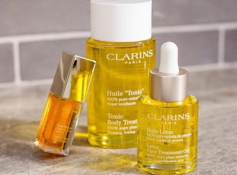 クラランスのオイルでうるツヤ肌を手に入れよ！乾燥しがちな季節の肌ケアに