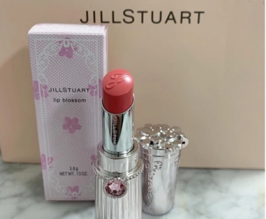 ジルスチュアートのリップはかわいくて発色が◎あなたに合うリップはどれ？