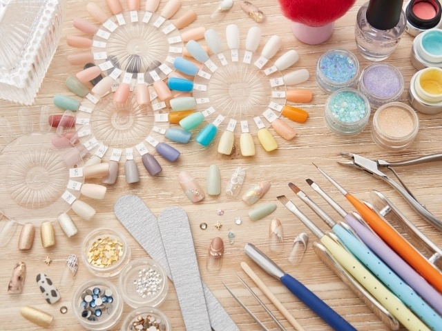 ネイルグッズで指先オシャレ!爪のお手入れやおすすめグッズなど