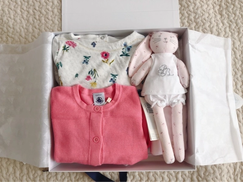 出産祝いに悩んだらこれ！人気のプレゼントを男の子・女の子別にチェック