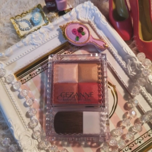 セザンヌのミックスカラーチークは4色入った優秀コスメ♡