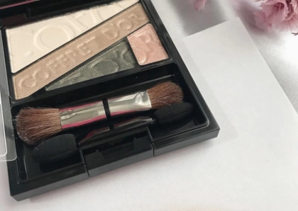 コフレドールのアイシャドウでウルツヤアイメイクを実現