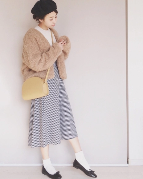 肌寒い日の冬服活用春コーデテク5選！