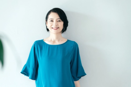 【40代丸顔ぽっちゃりが似合う髪型11選】二重あごも隠して小顔に!レングス別や前髪ありなしで紹介