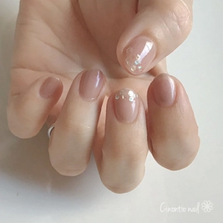 オフィスにもデートにも!上品で大人っぽいベージュネイルはコレ