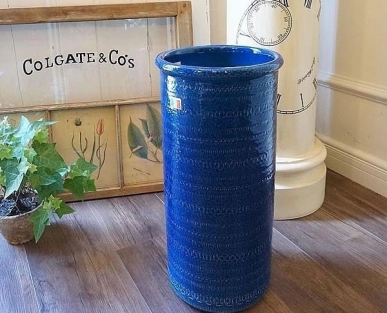 傘立ては陶器で決まり！ワンランク上の玄関を演出しよう