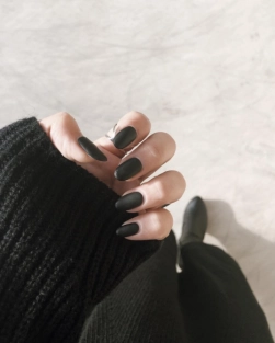 2019年は黒ネイルがくる！大人の女性におすすめのデザイン13選