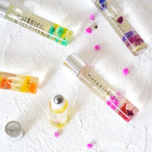 ネイルオイルは指先美人の必需品☆香り見た目も素敵なおすすめ11選を紹介