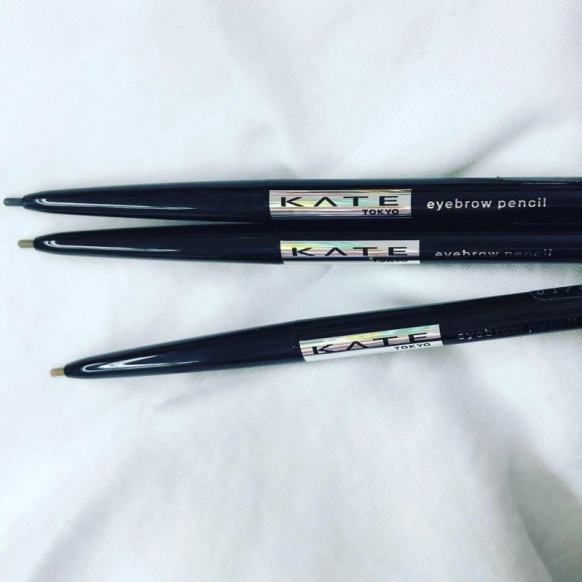 ケイトのアイブロウペンシルはカラバリ豊富!選び方や使い方は?