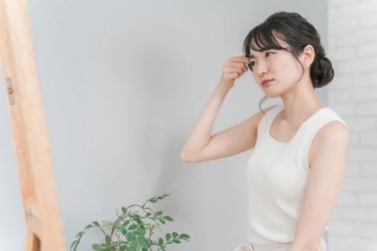 湿気で前髪がうねる!気になるくせ毛の直し方やおすすめのヘアアレンジを大公開