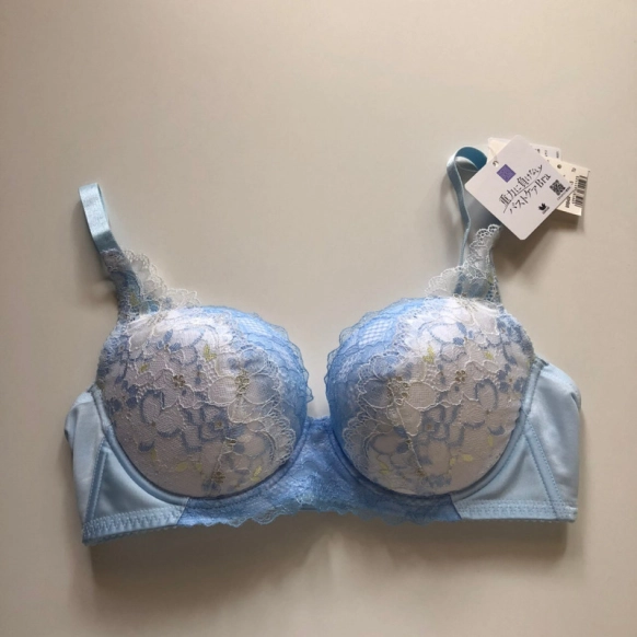 育乳ブラって何？ワコールの重力に負けないバストケアブラをチェック☆