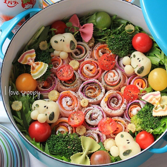 ホームパーティの主役に！くるくる巻くだけ”花畑鍋”