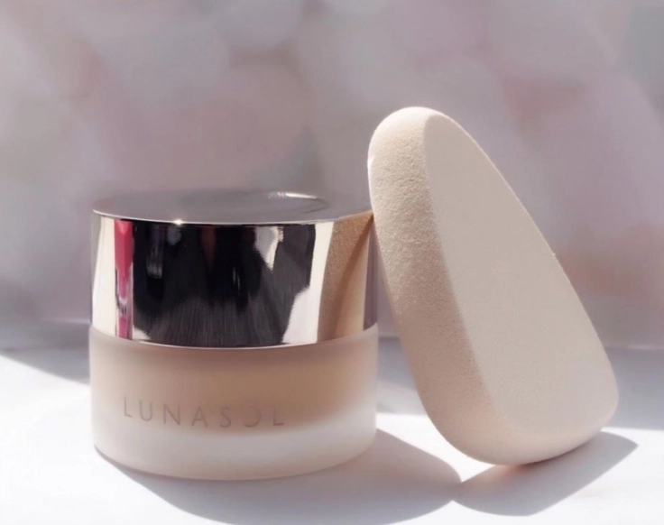 ルナソルのファンデーションで今季旬の水ツヤ肌をオンしよう!