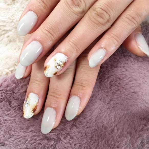 グレージュは今取り入れるべきカラー!みんなのネイルデザインを紹介