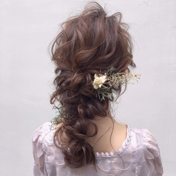 ヘアアレンジにこだわって！パーティーで注目集めちゃおう