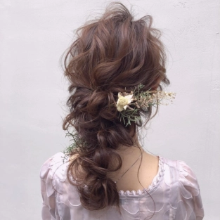 ヘアアレンジにこだわって!パーティーで注目集めちゃおう