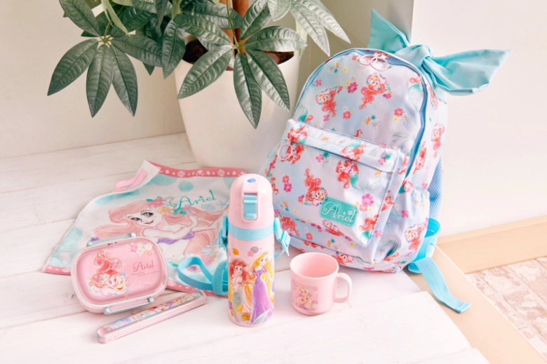 カーズにアリエル、プリンセスも！ディズニーストアの使える入園グッズ