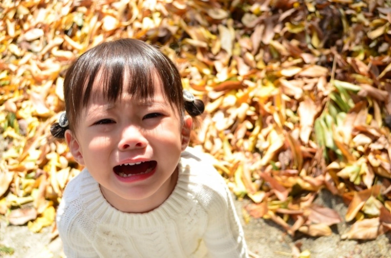 イヤイヤ期はいつからいつまで?年齢別の特徴や上手な向き合い方のコツとは