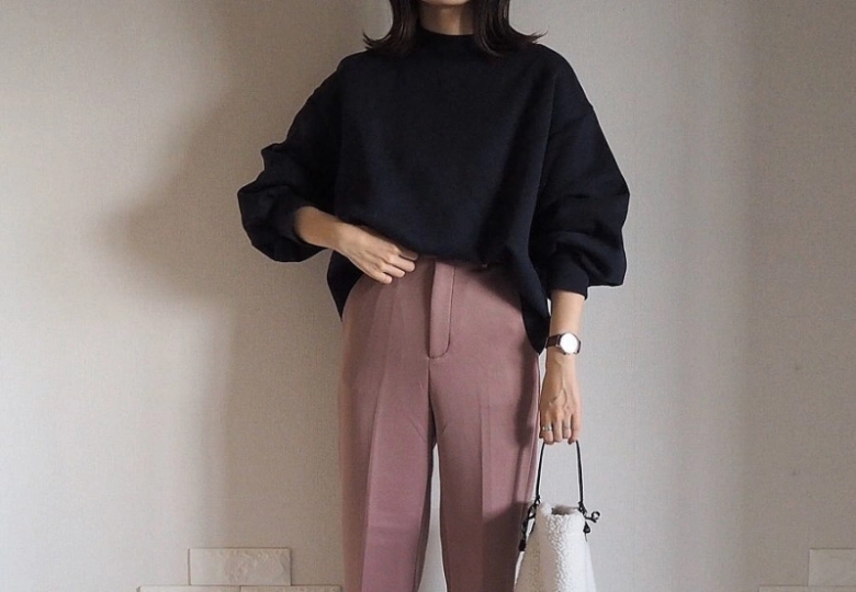 黒のトレーナーはロングシーズン大活躍!季節別のお手本コーデ