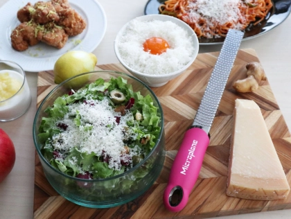 「ふわふわしか勝たん！」「料理が秒でレベルアップ！」プロも愛用する『おろし金』はすごかった！！【大人の家庭科⑦】