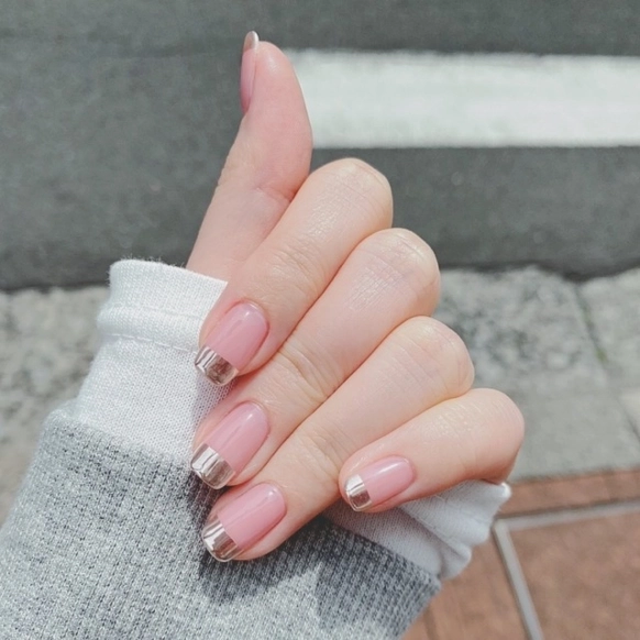 「初心者でも安心!」セルフで簡単フレンチネイルのやり方!基本からおすすめデザイン、裏ワザも