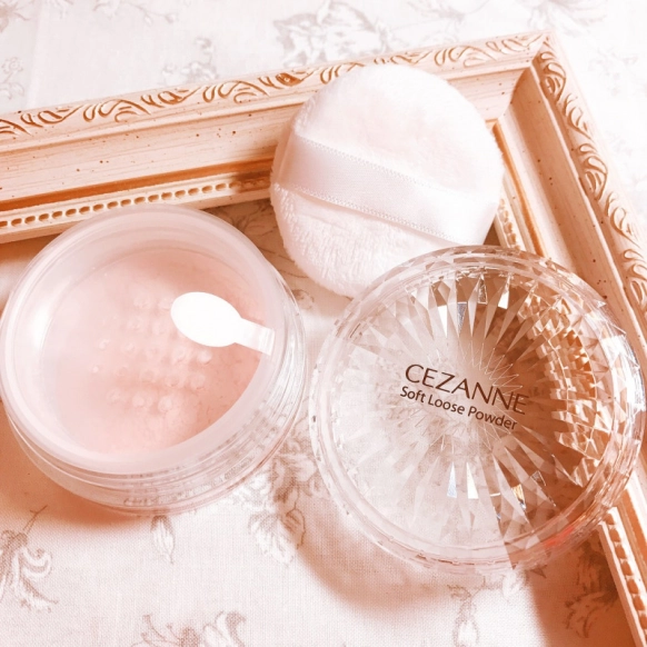 セザンヌのルースパウダーが見た目もキュートで機能的と話題！