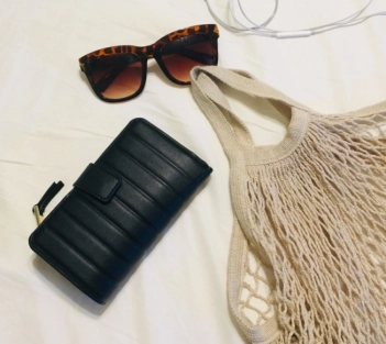 財布の手入れはしっかりと定期的に!メンテナンス次第で美しさが続く