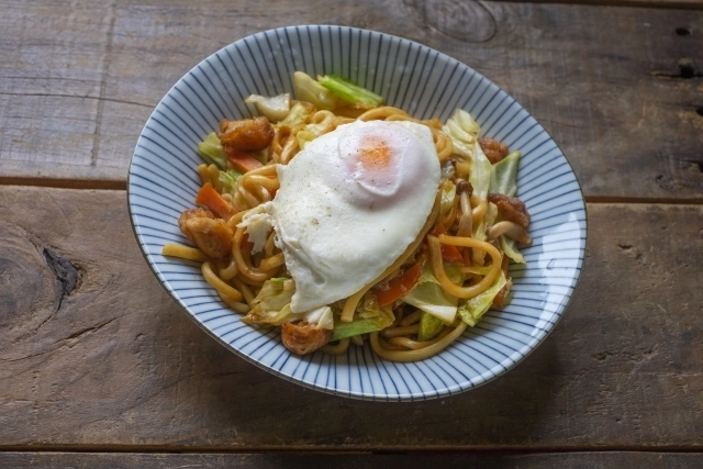 【焼きうどんの献立】合うおかずは?付け合わせに合う主菜・副菜・主食・スープの簡単レシピ
