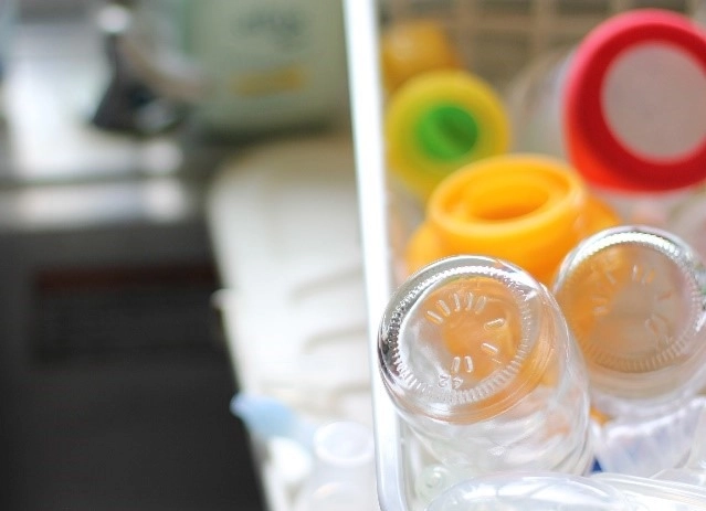 哺乳瓶消毒はどのやり方が良いの?おすすめグッズも紹介