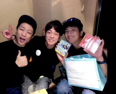 上地雄輔さんのインスタが豪華だと話題！草なぎさんも登場「また共演して」