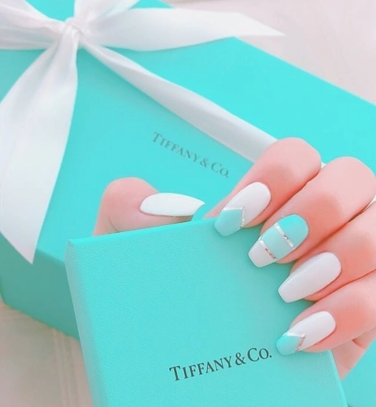 ティファニーネイルで永遠の憧れを叶える♡上品なデザインで魅力アップ