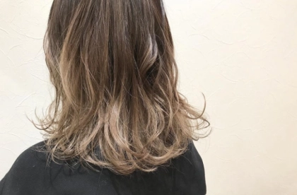 長さを変えたくない人必見!最新グラデーションカラーでイメチェンしない?