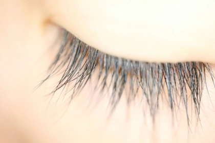 目元ケアでマイナス5歳！悩みに効くコスメやマッサージ方法は？