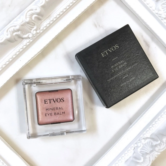 エトヴォスのアイシャドウで深みのある目元に！まぶたにもやさしい