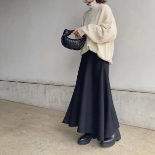 【フレアスカートの大人コーデ】10選！季節別着こなしや選び方をご紹介