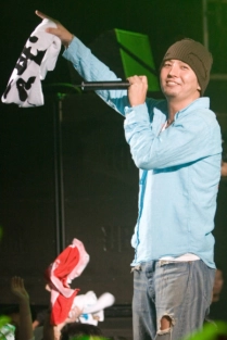 湘南乃風SHOCK EYEさん「歩くパワースポット」と話題その理由は？