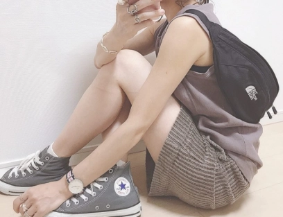 コンバースは今グレーがキテる！おしゃれ女子のハイ＆ローカット着こなしも