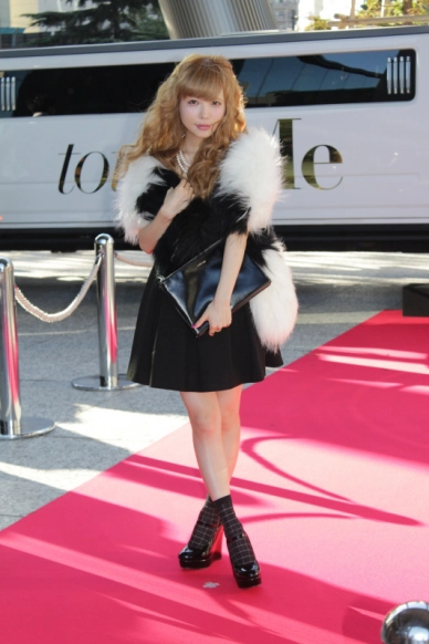 益若つばささんがお洒落なナイトブラ姿を披露「セクシーすぎる」と反響